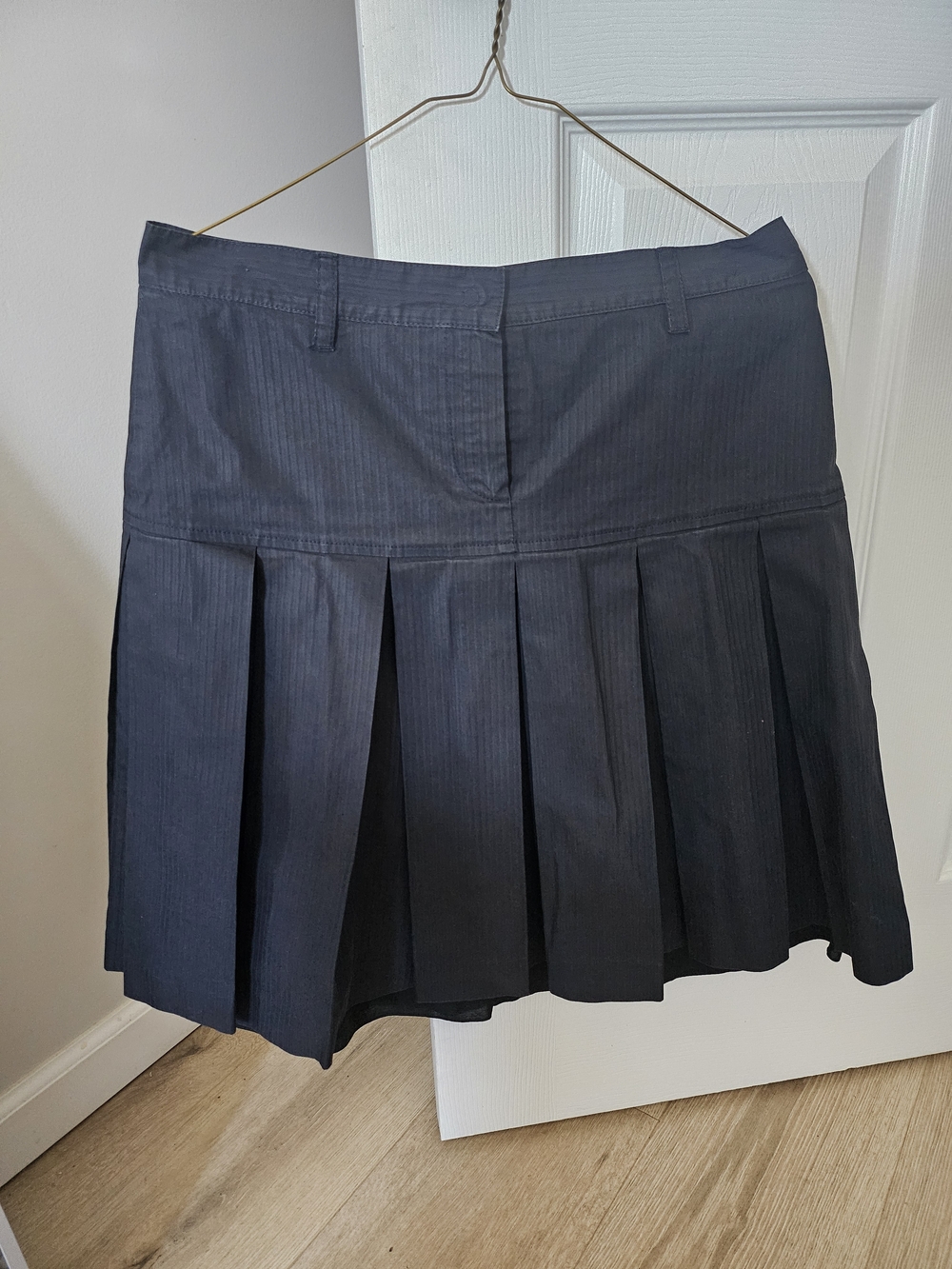 Gerani Pleated Navy Blue Skirt, sz. S/M